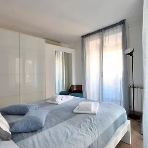 La Casa Di Carta In Piazza Stesicoro , Catania Italia